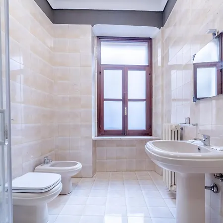 Guesthost - Quadrilatero Romano! Exclusive & Roomy 公寓 *