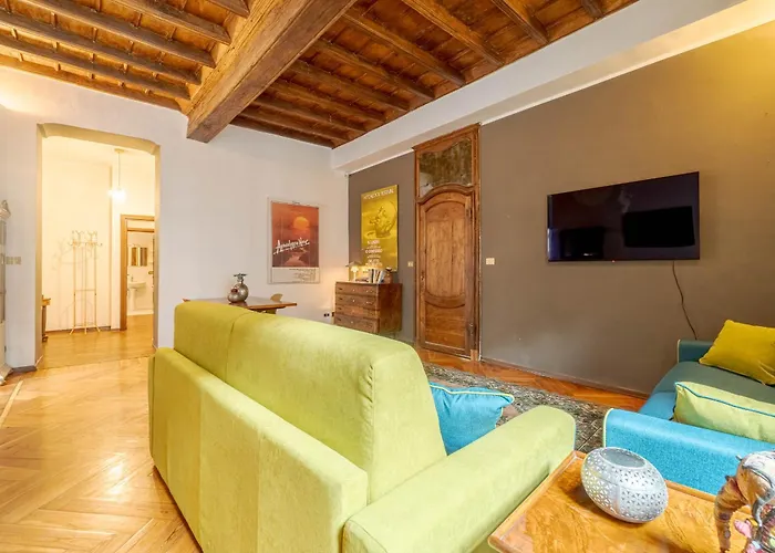 Guesthost - Quadrilatero Romano! Exclusive & Roomy Apartment
