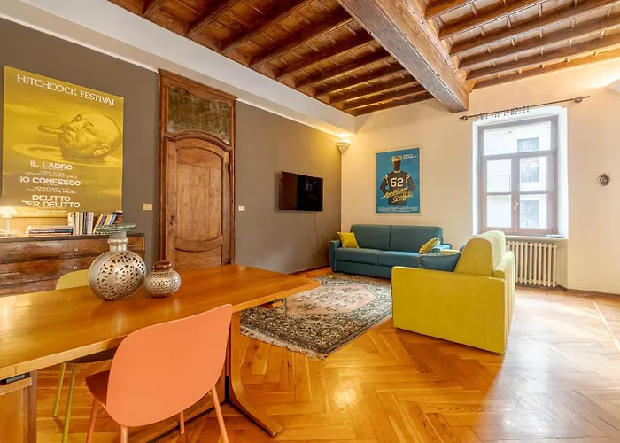 Apartment Guesthost - Quadrilatero Romano! Exclusive & Roomy