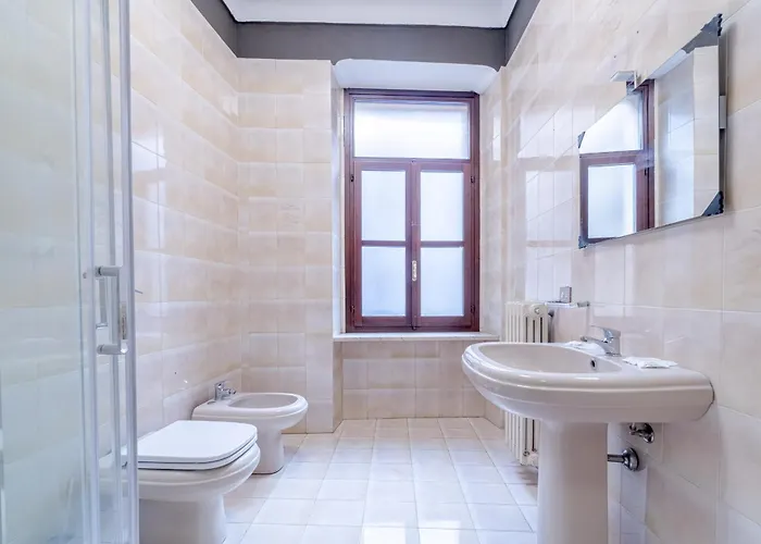 Guesthost - Quadrilatero Romano! Exclusive & Roomy Apartment *