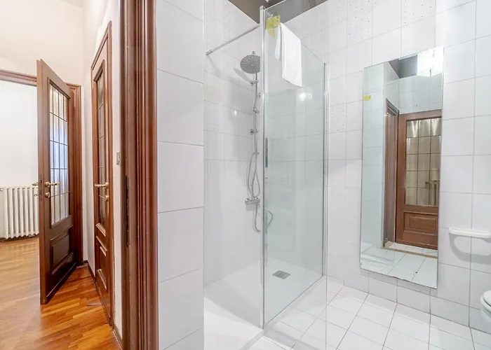 Guesthost - Quadrilatero Romano! Exclusive & Roomy Apartment