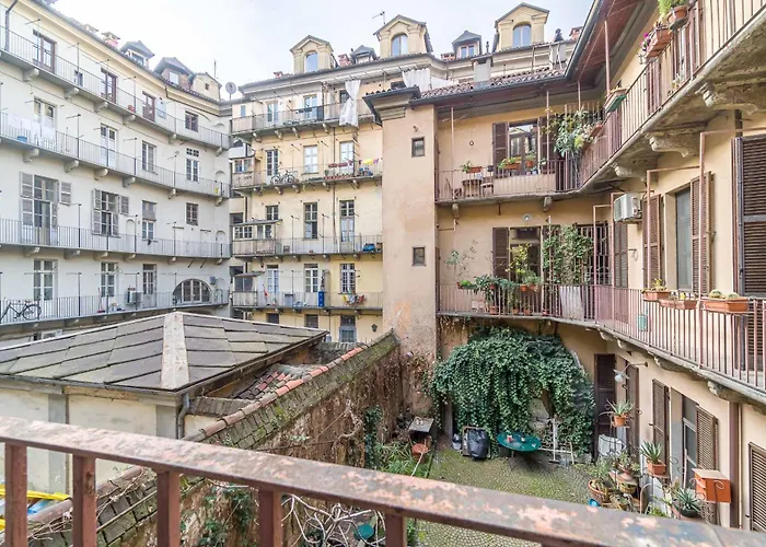 Apartment Guesthost - Quadrilatero Romano! Exclusive & Roomy Turin