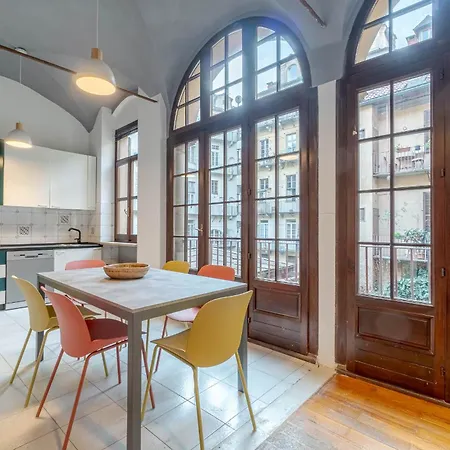 Guesthost - Quadrilatero Romano! Exclusive & Roomy *