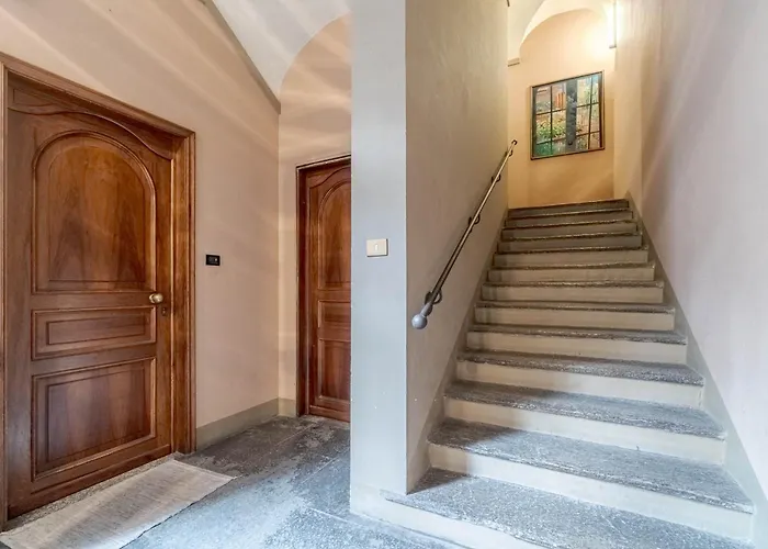 Guesthost - Quadrilatero Romano! Exclusive & Roomy Apartament
