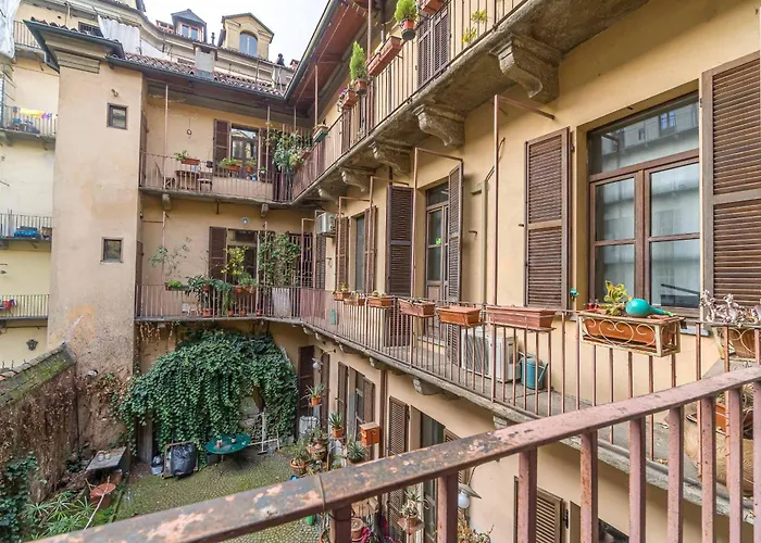 Guesthost - Quadrilatero Romano! Exclusive & Roomy
